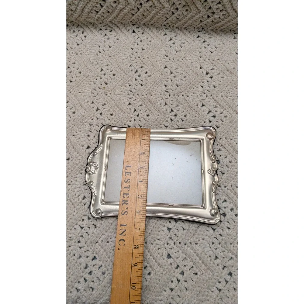 Vintage 1993 HB Group Silver Ornate Shell 5x7 Picture Frame Tabletop Wall Mount